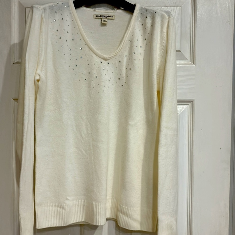 Carolyne Taylor long sleeve sweater Petite Large rhinestone accents